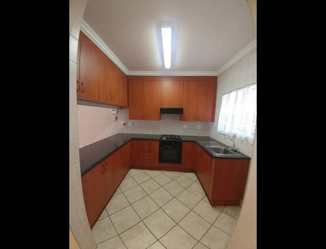 2 BEDROOM TOWNHOUSE FOR SALE IN KENLEAF